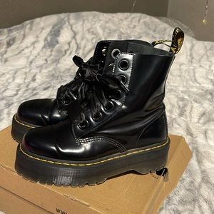 DR. MARTENS WOMENS MOLLY BOOTS WOMENS 8
